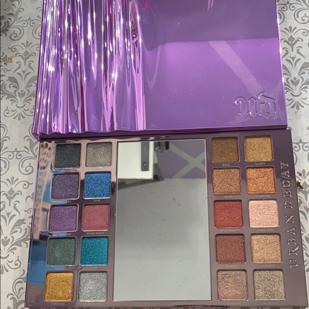 Urban Decay beauty with an edge palette